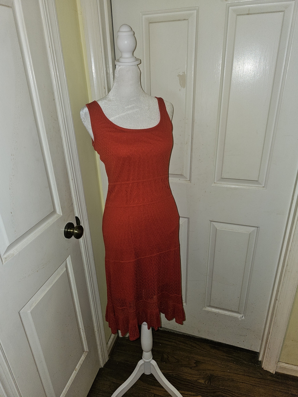 Elle Red Textured Scoop Neck Sleeveless Midi Dress